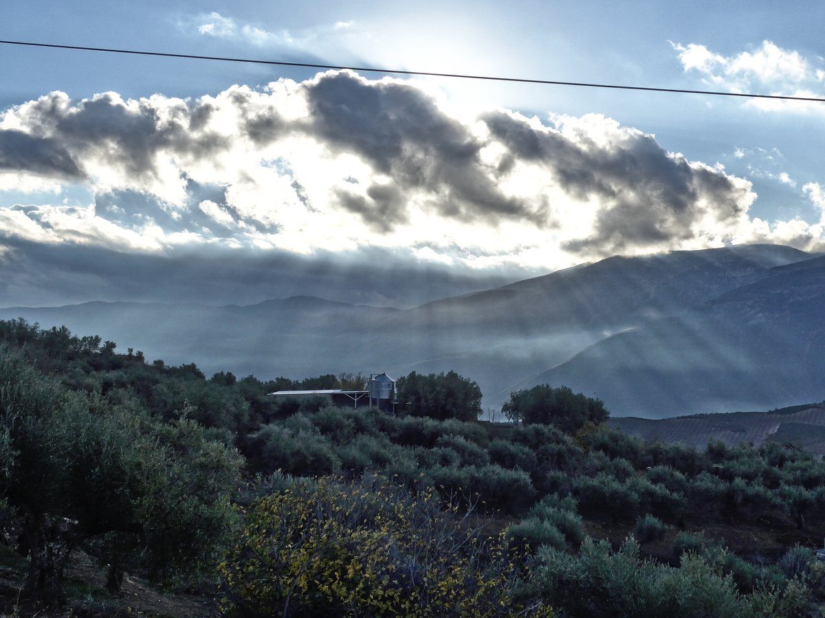 Hu'mum liked how the suns rays came through the clouds but didn't like the cable in the picture
